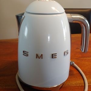 euc SMEG Fixed Temperature Kettle - Pastel Blue